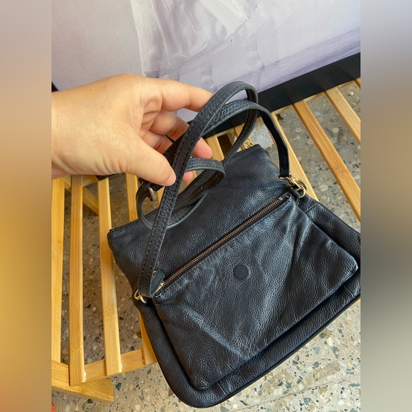 Tory Burch Sling Bag. - Picture 9 of 17